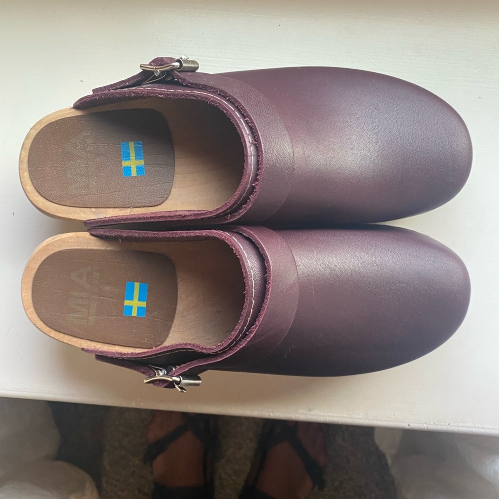 MIA Swedish ‘Alma Leather Wooden Clogs Wine size 40 which is 9.5/10 US sizing